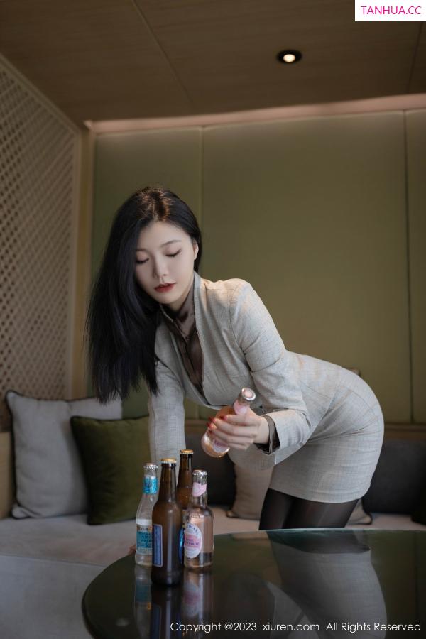 安然Maleah  [XiuRen]高清写真图 2023.06.20 No.6951 安然anran 短裙黑丝第4张图片
